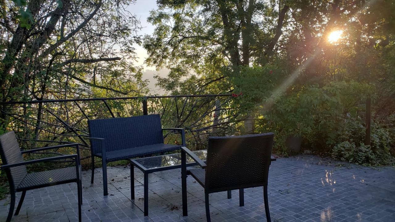 Fenetre Sur Loire Bed & Breakfast Iguerande Exterior photo